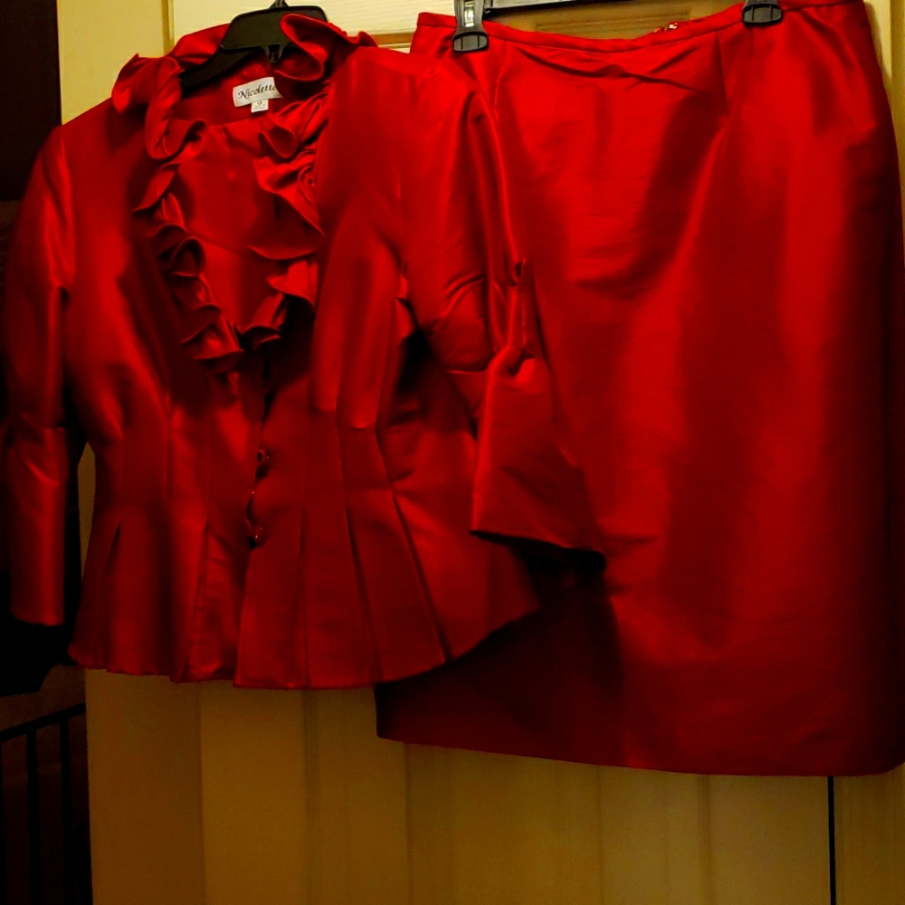 Nicolette red suit ❤
